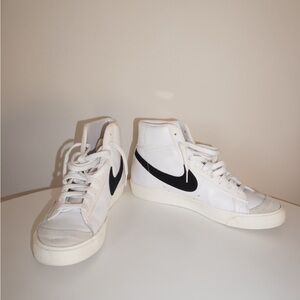 Nike Men's White and Black Sneakers
